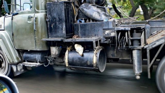 Зачем советские водители вешали противогаз на крышку бензобака? смотреть онлайн