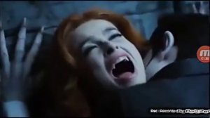 Вампиры кусают людей и вампиров