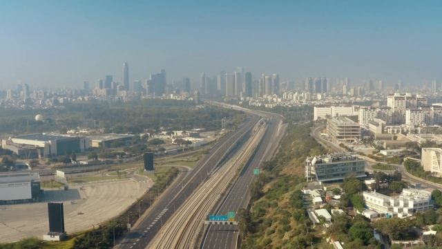 לוהטת באדום: סקודה פאביה מונטה קרלו #skodafabia מלווה את מלכת הכביש ב-40 מעלות смотреть онлайн