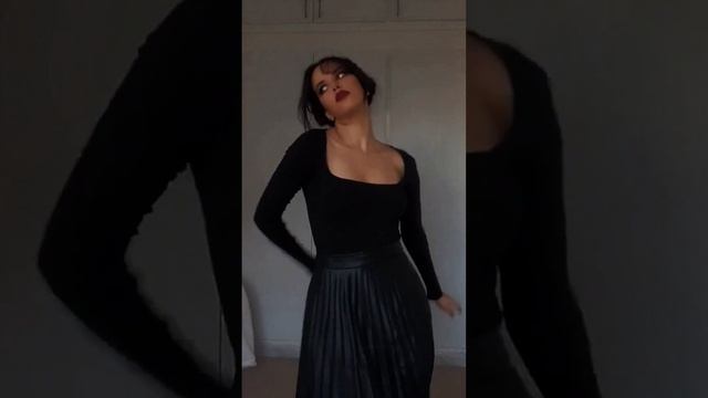 ТОТ САМЫЙ ЛЕГЕНДАРНЫЙ ТАНЕЦ ВЕНСДЕЙ АДАМС #shorts #мода #венсдей смотреть онлайн