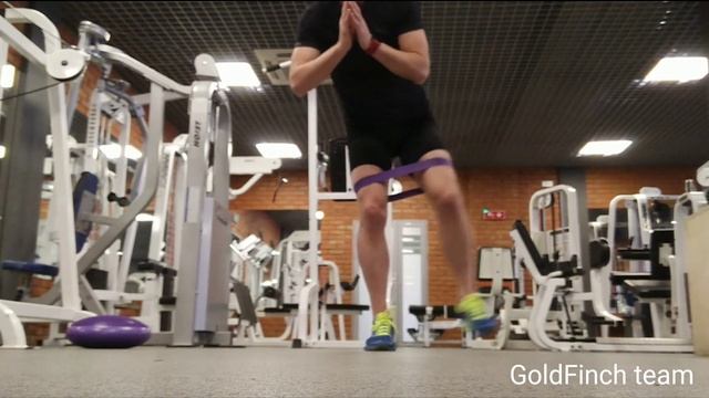 Упражнения с резинкой для ног.