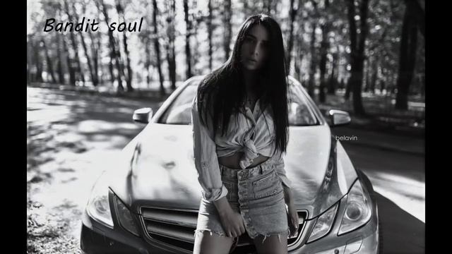 Она одна танцует вальс