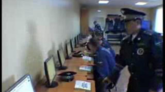 Сотрудники ГИБДД завалили экзамен по ПДД, вот те на... :)