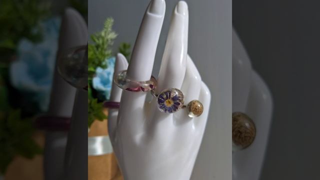 Сколько колечек нужно девушке?