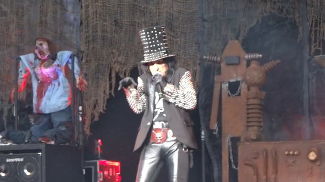 Alice Cooper Featuring Orianthi Panagaris-Schools Out-Jones Beach ,NY