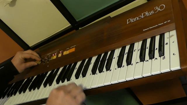 The Roland "PianoPlus 30" HP30 Electric Piano смотреть онлайн