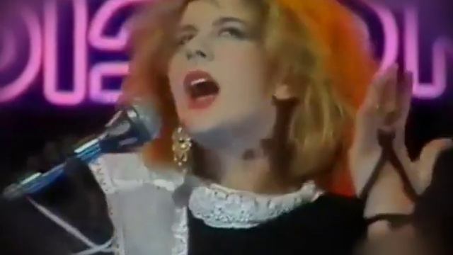 Valerie Dore - Get Closer смотреть онлайн