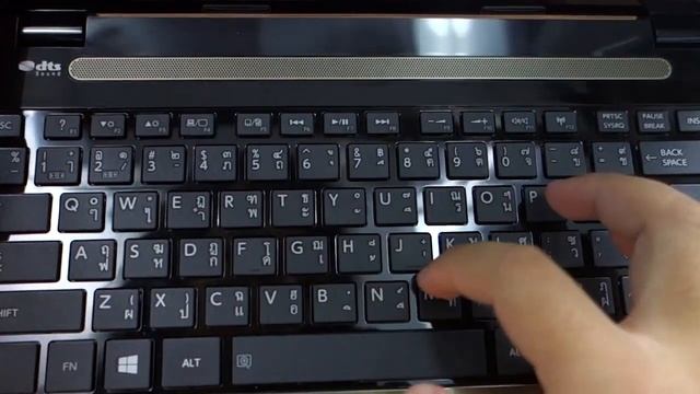 รีวิวโน๊ตบุ๊ค Toshiba Satellite L40 บางเบา แต่อุปกรณ์ที่ให้มาครบครัน พร้อม USB 3.0 смотреть онлайн