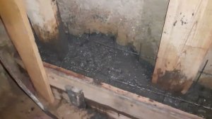 Укрепляю стену в подполье. Осыпается стена в подполье.