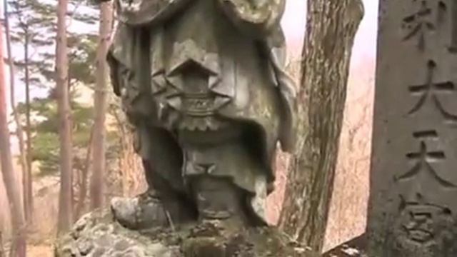 Hiking Up and Over Torii Pass, Japan смотреть онлайн