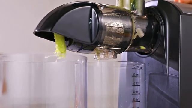 Шнековая соковыжималка BioloMix, BJE070, черная смотреть онлайн