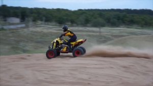 Кроссовый квадроцикл. Девушка на квадроцикле. BRP Can Am.