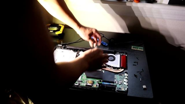Asus ROG Strix GL753 No Power Trobleshooting смотреть онлайн