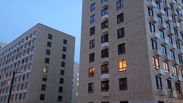 ПИК Саларьево парк -метро Филатов луг.Вечернее освещение. смотреть онлайн