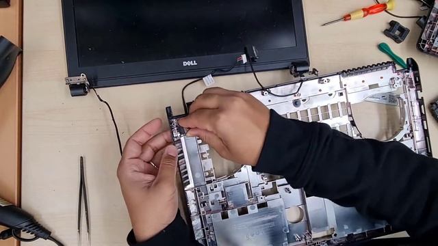 How To Disassemble And Assemble Dell Inspiron 15-7559 смотреть онлайн