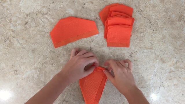 Роза из салфеток. Как сделать розу из салфеток. Салфетки на стол. Красивая сервировка.Идеи для стол смотреть онлайн