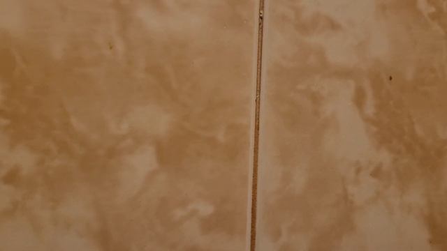 Что происходит с ПЛИТКОЙ? Она вся в ТРЕЩИНАХ! смотреть онлайн