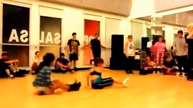 Kaelynn Gobert Harris & Camren Bicondova | Usher - U Remind Me | Choreography смотреть онлайн
