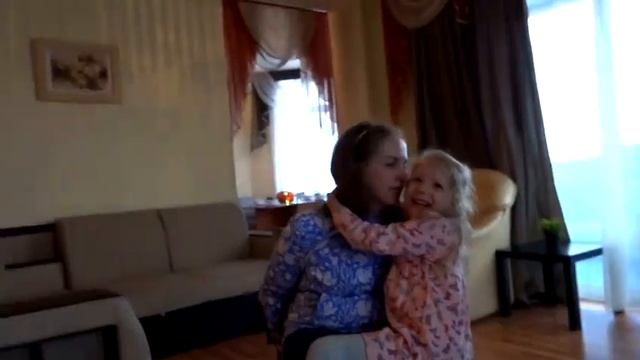 ЗМЕЯ укусила маму У НАС ДОМА ЗМЕЯ Милана и папа спасают маму Часть 2 (ПЕРЕЗАЛИВ), Читайте описание смотреть онлайн