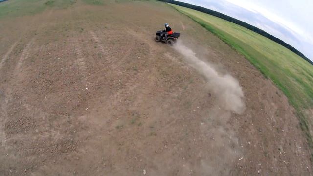 Пыльный дрифт на квадроцикле Kawasaki Brute Force 300 kvf300. Съёмки с квадрокоптера. смотреть онлайн