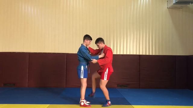 Урок №1 «Освобождение от захвата спереди»