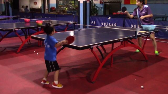4 years old, Future table tennis champion ,Li Ying 未来乒乓球冠军的4岁小神通 смотреть онлайн