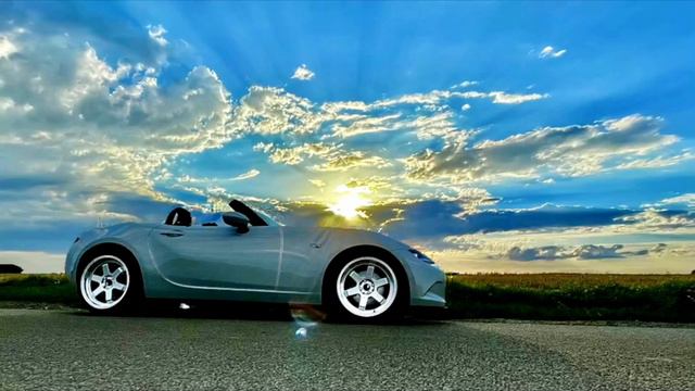 Mazda MX-5 ND - Japan Racing JR12 8x17 смотреть онлайн