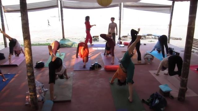 Spirit Yoga Retreat in India with Rachel Zinman смотреть онлайн