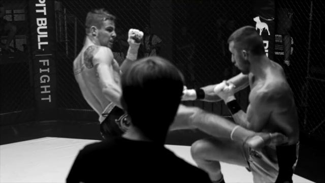Жорсткий обмін на бинтах | Muay Thai vs. Kickboxing | Pit Bull Fight на бинтах 2021 смотреть онлайн