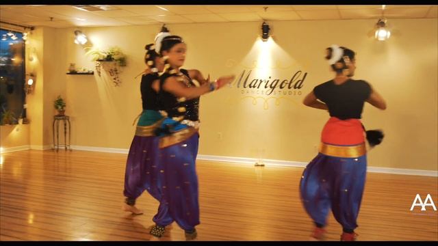 In Ankho ki Masti - Bollywood Semi Classical Presentation смотреть онлайн