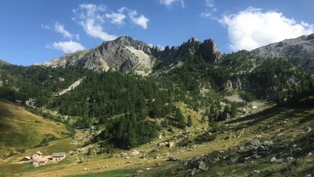 Горы из больших домов. Автор Мария Шаро. Maria Sharo. Горы в Италии. смотреть онлайн