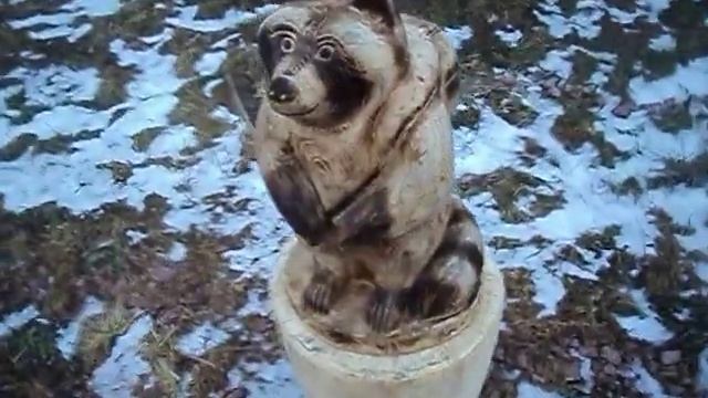 Резной енот из дерева бензопилой. Енот путешественник. смотреть онлайн