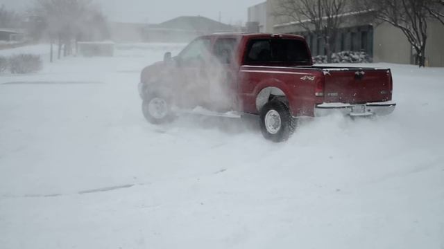 Ford F-250 powerstroke Diesel drifting in snow смотреть онлайн
