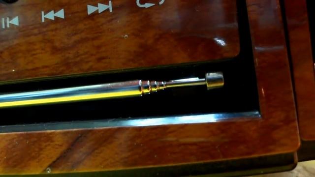 Приёмничек чинил когда-то. Читает флешку. Классно звучит. смотреть онлайн