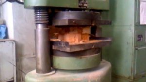 Испытание кирпича на прочность