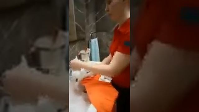 Как быстро избавиться от пятен и запаха пота на одежде. смотреть онлайн