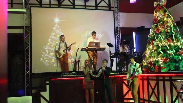 Новогодние корпоративы с кавер-группой "DISCO" смотреть онлайн