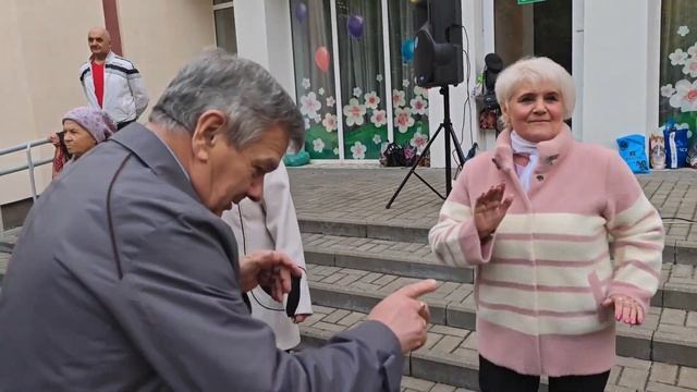 14.10.23г..."Черёмуха - Красавица"... автор, исп. Сергей Паради... в Гомельском парке... смотреть онлайн