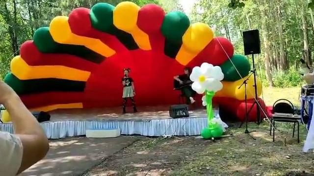 я пою моя мама играет на гитаре моё выступления смотреть онлайн