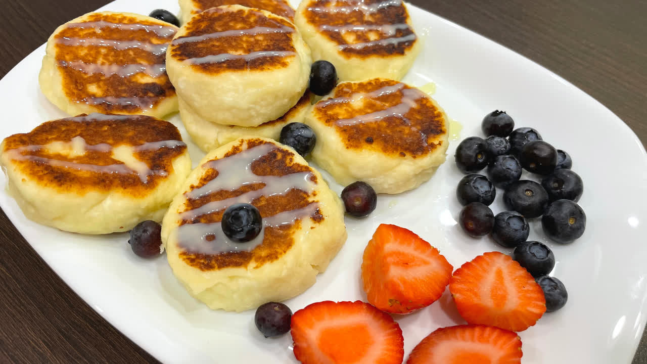 Сырники из творога на сковороде. Самый вкусный и быстрый рецепт от Натали. Вкусно и просто смотреть онлайн