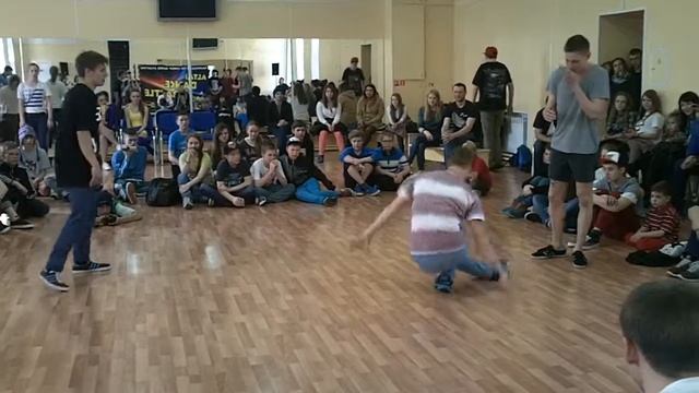 Altai Dance Battle 2014 breaking TOP 16 Лунтик vs Макс vs Мега смотреть онлайн