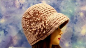 Шляпка с цветком ,,Паучок,, крючком.  Шляпа-Шапочка для начинающих. (720p).mp4