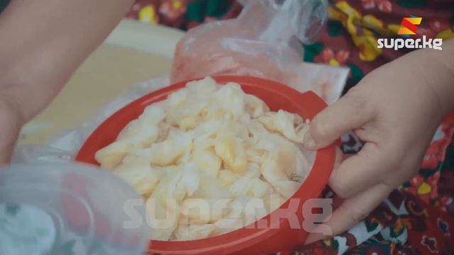 Оштун тургундарын жипсиз байлаган майда мантынын сыры