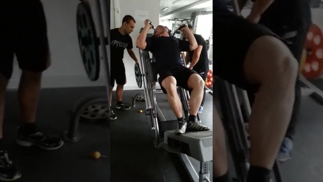 Приседания в гакке это безумное упражнение! смотреть онлайн