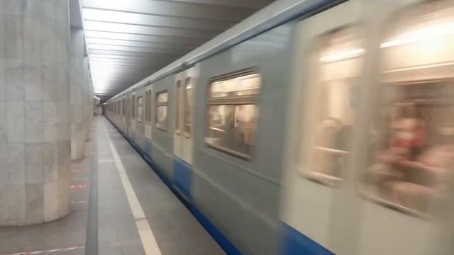 81-760/761 Ока На станции Нагатинская смотреть онлайн