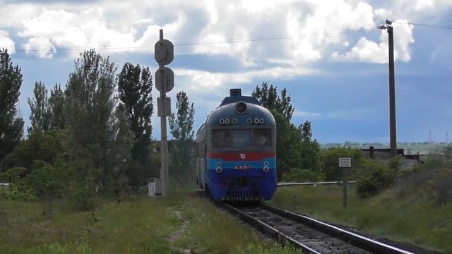 На фоне красивых облаков, престарелый Д1."Сборная солянка" из разных номеров. смотреть онлайн
