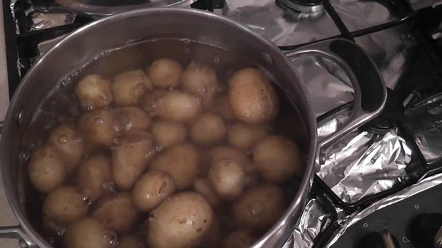 Молодой картофель с мёдом.Пальчики оближешь.