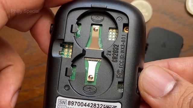 Change battery in Accu-Chek Guide Me Meter смотреть онлайн