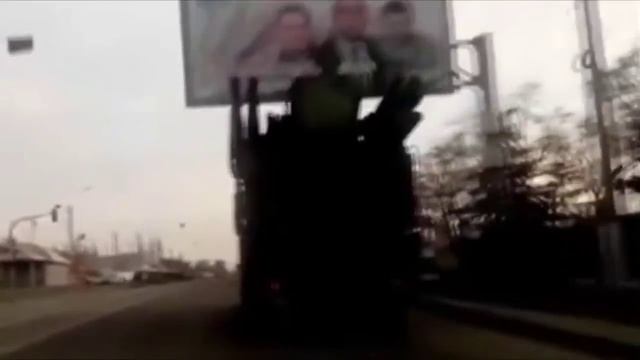 ЗРПК "Панцирь" едет в районе автовокзала. Луганск. 08.02.2015 смотреть онлайн