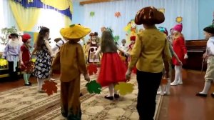 Танец с листьями «Осень, падают листья»
